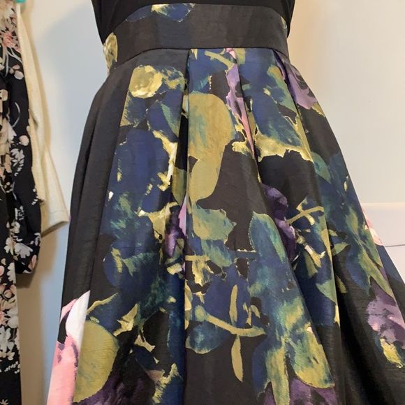 Elegant Floral Size 2 Dress - Picture 4 of 6